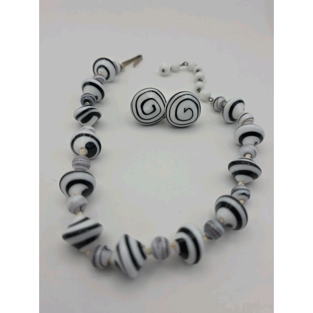 Vintage Black White Swirl Glass Bead Knotted Choker 14.5" Japan Screwback Earrin - Picture 2 of 16